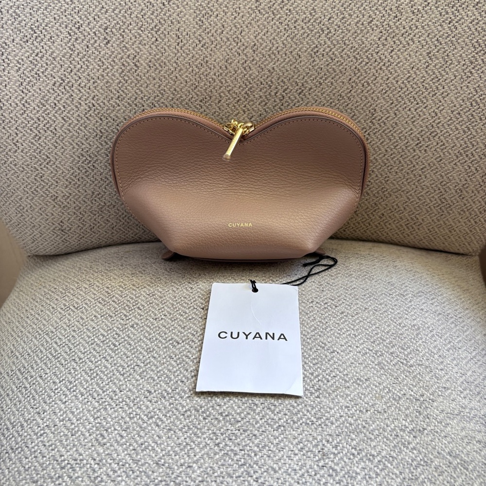 Cuyana Mini Heart Case